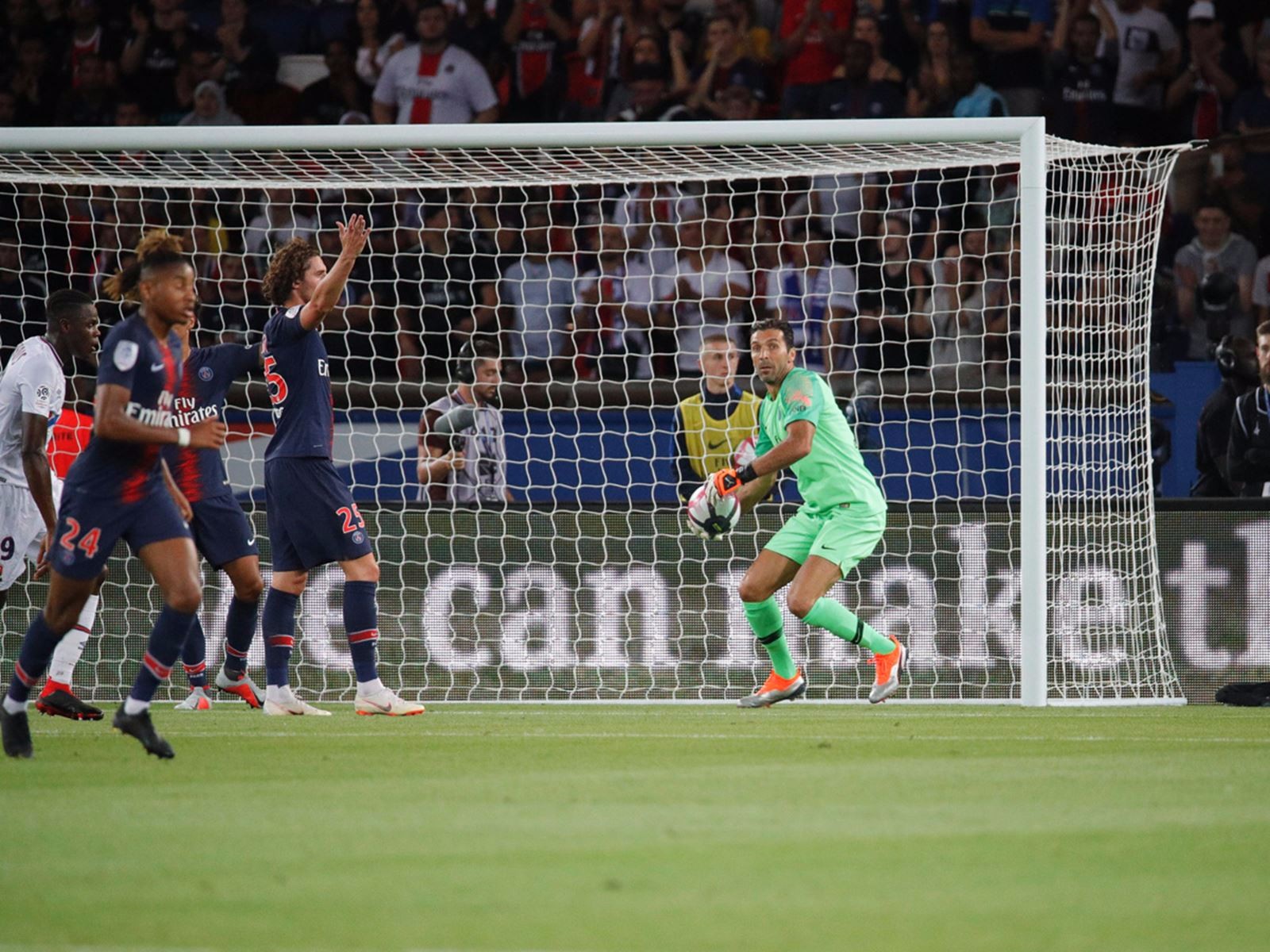 公司于2021年3月22日在上海证券交易所主板上市